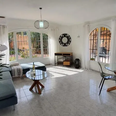 Cheerful 2-bedroom With Private Pool Vila *