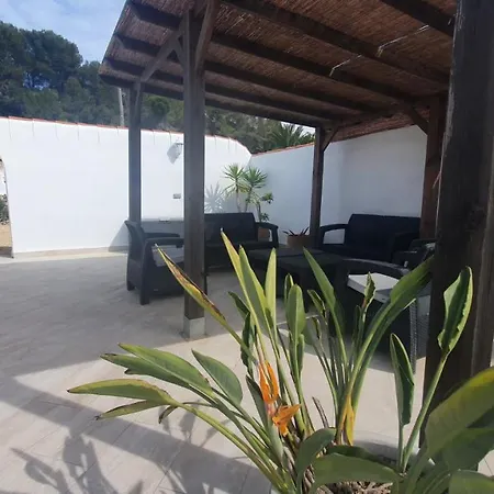 Cheerful 2-bedroom With Private Pool *