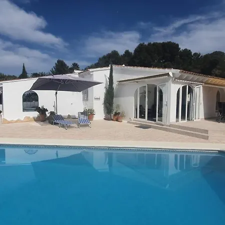 Cheerful 2-bedroom With Private Pool ヴィラ