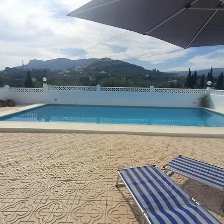Cheerful 2-bedroom With Private Pool ヴィラ