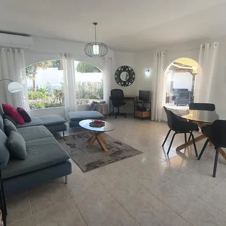 ヴィラ Cheerful 2-bedroom With Private Pool カルプ